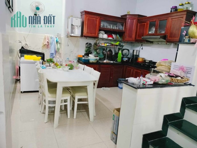 Bán GẤP nhà 2 tầng, 4x14m, đường ô tô 7m Thạnh Lộc, Quận 12 nhỉnh 3 Tỷ