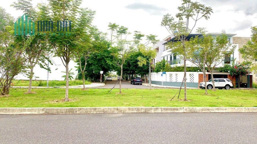 Bán lô góc biệt thự Gói 5 (Thái Hưng), Mỹ Gia, Nha Trang đối diện bồn hoa chỉ 33tr/m2