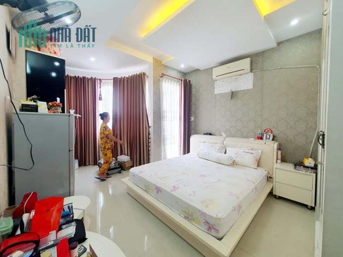 Bán Nhà HXT Lô Góc Nguyễn Sỹ Sách, Tân Bình, 81m2, 5 Tầng, Nội Thất Cao Cấp, Nhỉnh 13 Tỷ