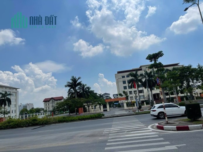 Cho thuê tòa nhà 3 Tầng 3 sàn  diện tích 360M /1 sàn  đường Lê Hồng Phong