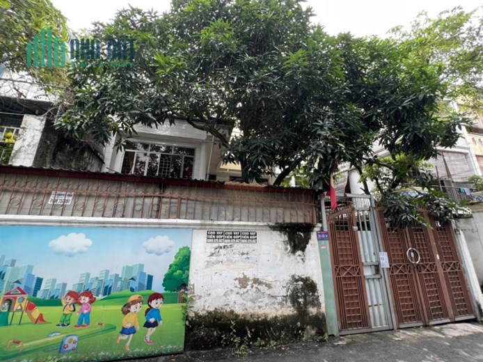 Bán nhà 2T, HXH Nguyễn Xí ngay TTTM Vincom, Bình Thạnh: 10mx18,5m. CN: 180,3m2. Chủ hạ giá từ 19 tỷ