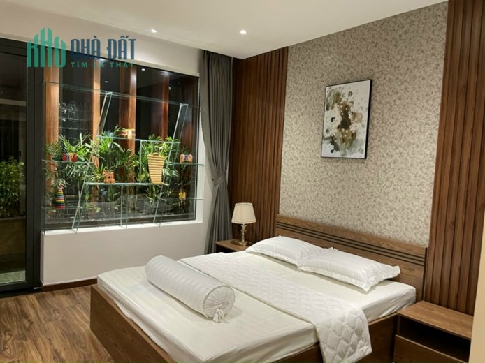 Bán nhà HXH 8m - D2 - Nguyễn Gia Trí. DT: 5.3mx17m, 4T, HĐT: 23tr. Giá: 13,7 tỷ TL.
