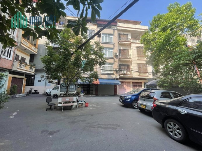 Nhà cạnh Hồ Tây phố Lạc Long Quân, ôtô vào nhà, kinh doanh, nhà 2 mặt thoáng 45m2*5T giá chỉ 9 tỷ
