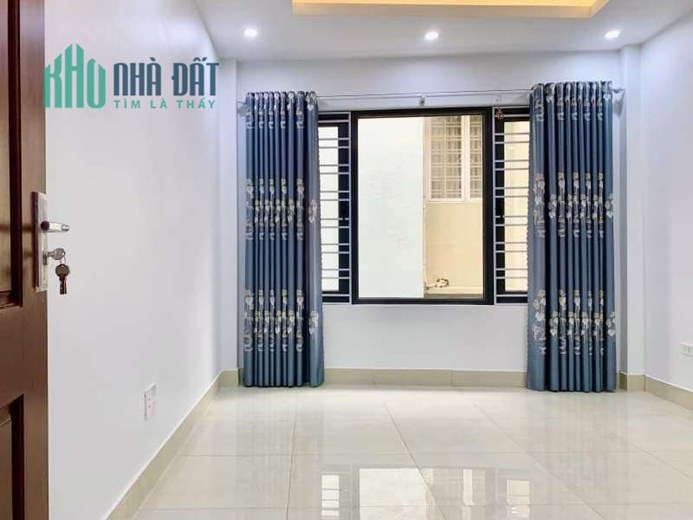 Bán nhà Đê La Thành 55m 5T, MT4.5m. Ô tô đỗ cửa, Sổ vuông. Khu vực dân trí cao. 10.9 tỷ