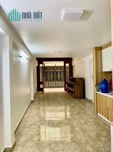 Bán nhà Đê La Thành 55m 5T, MT4.5m. Ô tô đỗ cửa, Sổ vuông. Khu vực dân trí cao. 10.9 tỷ