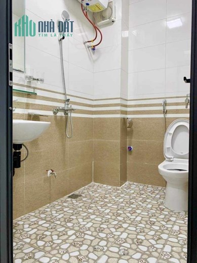 Bán nhà Đê La Thành 55m 5T, MT4.5m. Ô tô đỗ cửa, Sổ vuông. Khu vực dân trí cao. 10.9 tỷ