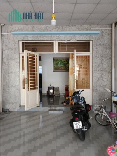 NHÀ NGỘP BANK - NGUỒN CHO NHÀ ĐẦU TƯ, NHÀ CẤP 4 DT 100M2, HXH TRÁNH NHAU, NHƠN ĐƯC NHÀ BÈ, CHỈ 2TỶ6