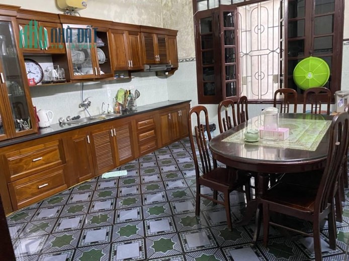 Bán nhà phố Ngọc Thuỵ ,52mX 5T,ngõ thông, ô tô gần, giá chỉ gần 6 tỷ.