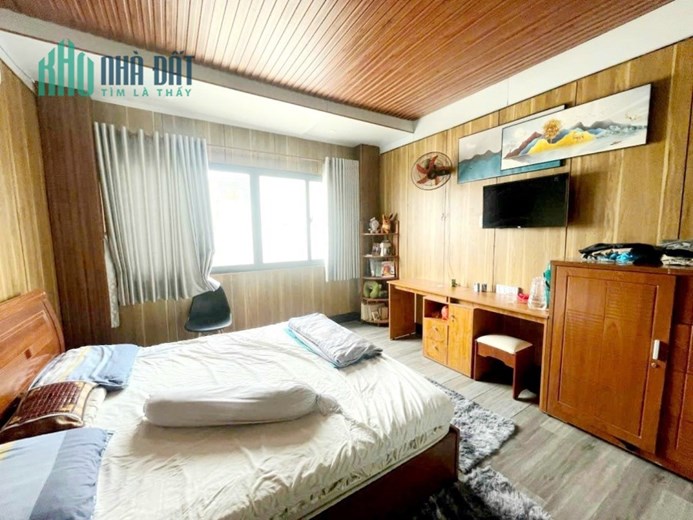 Bán nhà Mặt tiền Gò Dầu - Tân Quý, cách AEON 500m, 4x16m, 4 tầng, 4 PN. giá: 11.9 tỷ