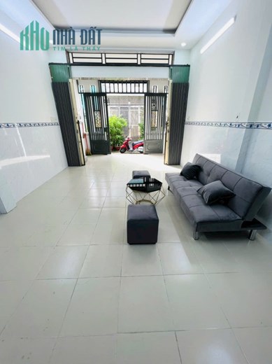 Bán Gấp Nhà Lê Văn Quới Ngay ngã tư 4 xã hẻm xe hơi đỗ cửa 40 m2 ,2 Tầng  Nhỉnh 3 tỷ