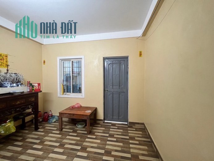 Nhà Thạch Bàn Ngọc Trì , Long Biên 40M x 4T , Ngõ Nông , Ô Tô Đỗ Cổng , Sát Ô Tô Tránh . Giá 3.7 Tỷ