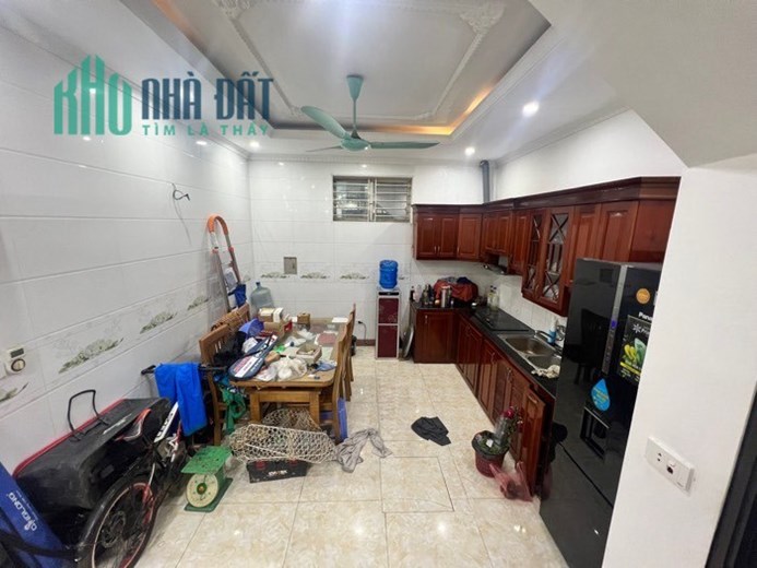 Nhà Thạch Bàn Ngọc Trì , Long Biên 40M x 4T , Ngõ Nông , Ô Tô Đỗ Cổng , Sát Ô Tô Tránh . Giá 3.7 Tỷ