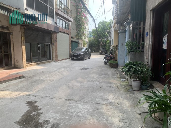 Nhà Thạch Bàn Ngọc Trì , Long Biên 40M x 4T , Ngõ Nông , Ô Tô Đỗ Cổng , Sát Ô Tô Tránh . Giá 3.7 Tỷ