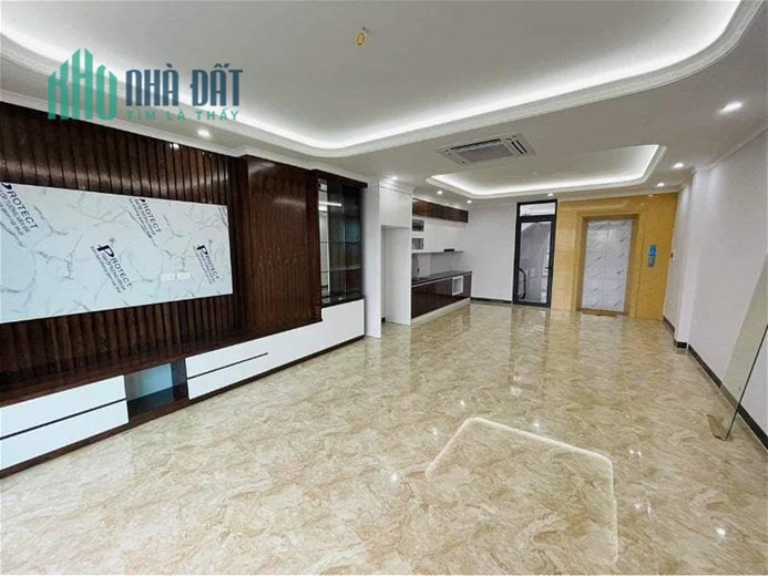 Tòa nhà mặt ngõ Phố Hoàng Cầu 75m2x8 tầng thang máy, lô góc, kinh doanh, vỉa hè ô tô tránh.