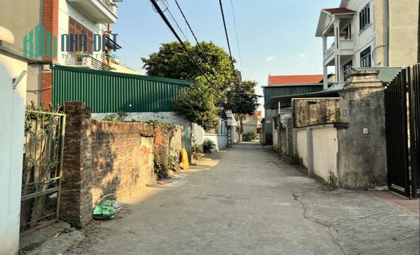 Bán đất thôn Ái Mộ, Yên Viên, vuông vức 69m, oto thông rộng, mặt tiền: 4m, 3 tỷ 3