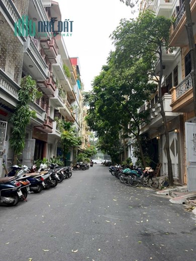 BÁN GẤP NHÀ THẠCH BÀN LONG BIÊN . 40M X 4T . GIÁ 5 TỶ . Ô TÔ , VỈA HÈ , NGÕ THÔNG .