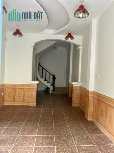 MẶT PHỐ !! Cho thuê nhà MP Hoàng Sâm 35mx5T thông sàn 18 tr oto tải vỉa hè KD VP
