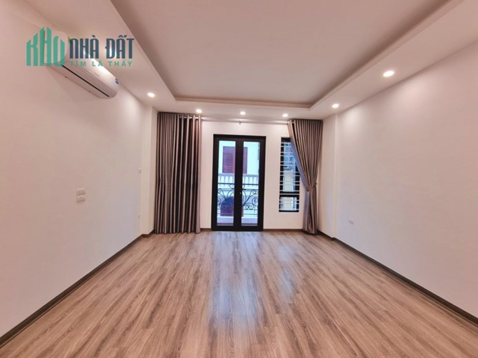 Bán nhà Ngọc Thuỵ, 6 tàng 45m, mt 6.5m, giá hơn 7 tỷ.