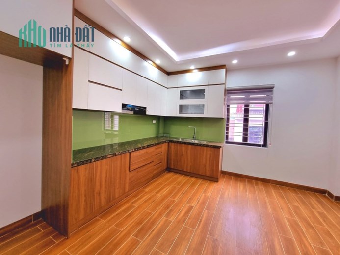 Bán nhà Ngọc Thuỵ, 6 tàng 45m, mt 6.5m, giá hơn 7 tỷ.