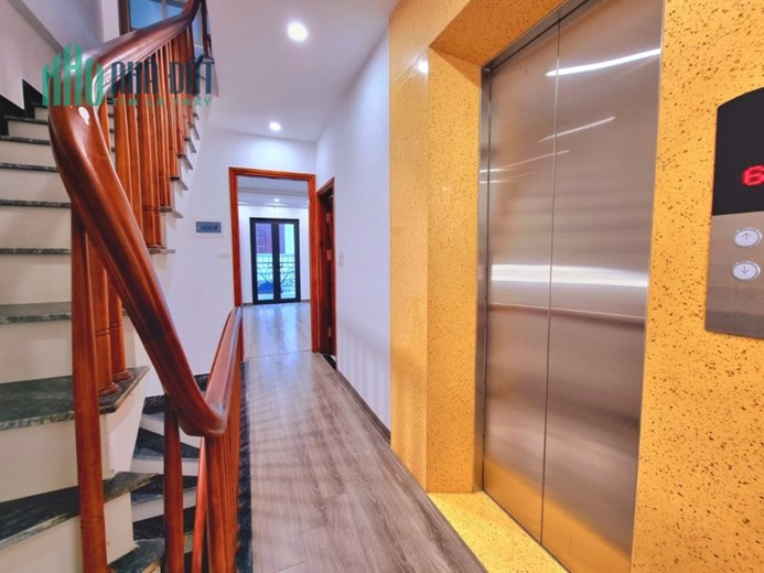 Bán nhà Ngọc Thuỵ, 6 tàng 45m, mt 6.5m, giá hơn 7 tỷ.