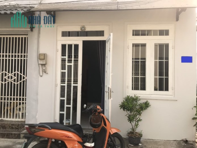 Bán nhà Quận 9 Gía Rẻ, nhà nở hậu có giếng trời thoáng mát, Xe hơi đỗ cửa