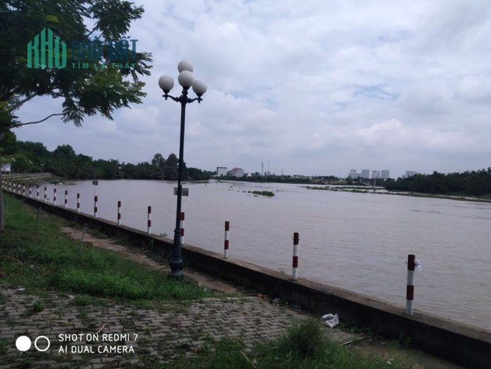 ĐẤT nền Biệt Thự rộng gần 400m2, view sông thoáng mát Quận 9, Gía Rẻ