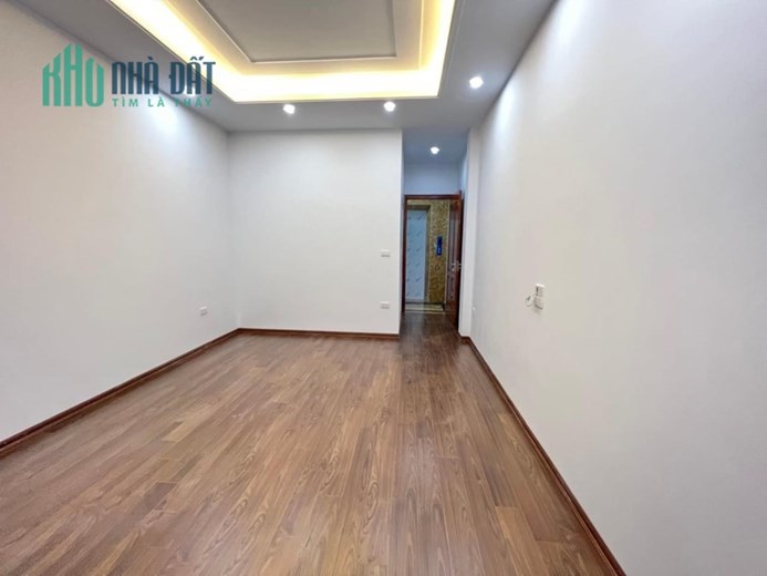 7.3 TỶ NHÀ MỚI VƯƠNG THỪA VŨ. 6 TẦNG THANG MÁY 3 BƯỚC OTO
