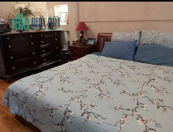 Bán Nhà Đường Nguyễn Chí Thanh 105m2 x 5 tầng, 6 phòng ngủ, khu phân lô ô tô tránh, dừng đỗ trước