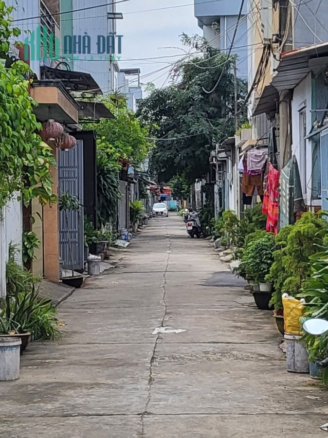 BÁN NHÀ C4 Ở NGAY KHU A32 CỔNG 4 SÂN BAY GIÁ NHỈNH 2 TỶ