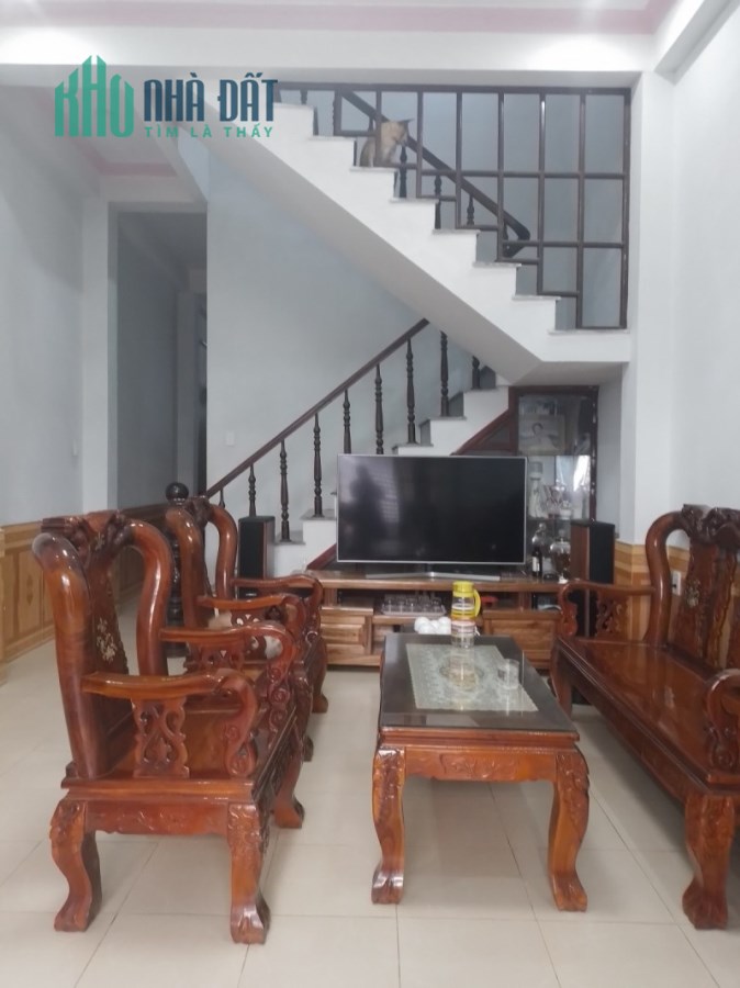 BÁN NHÀ Ở NGAY KHU A32 CỔNG 4 SÂN BAY GIÁ RẺ 2.8x TỶ