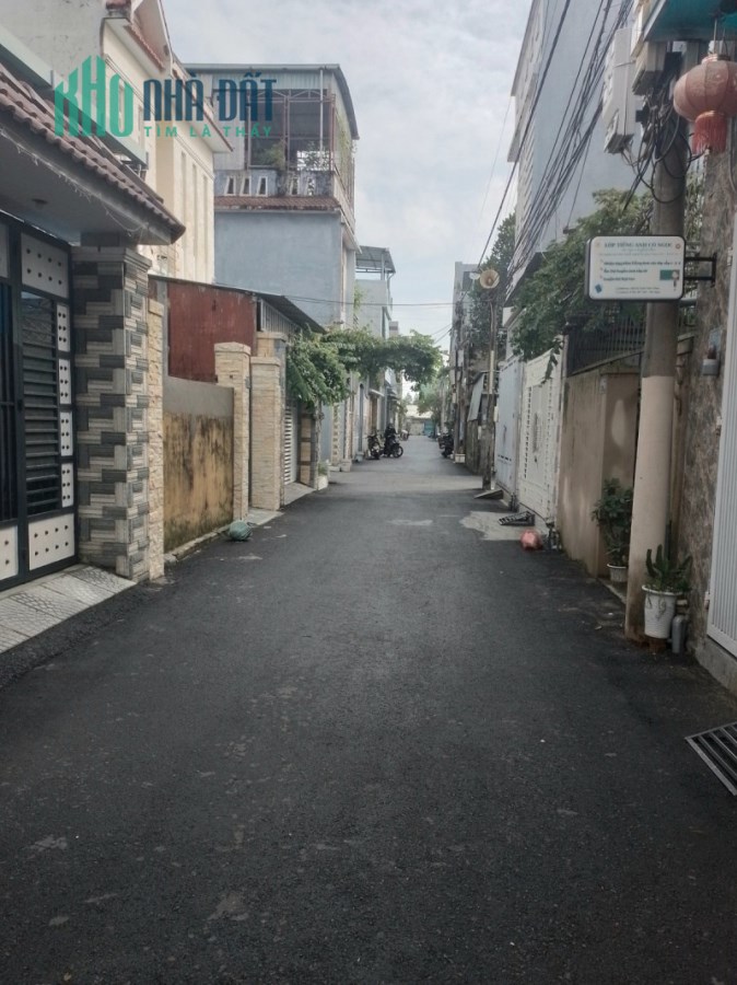 BÁN NHÀ Ở NGAY KHU A32 CỔNG 4 SÂN BAY GIÁ RẺ 2.8x TỶ