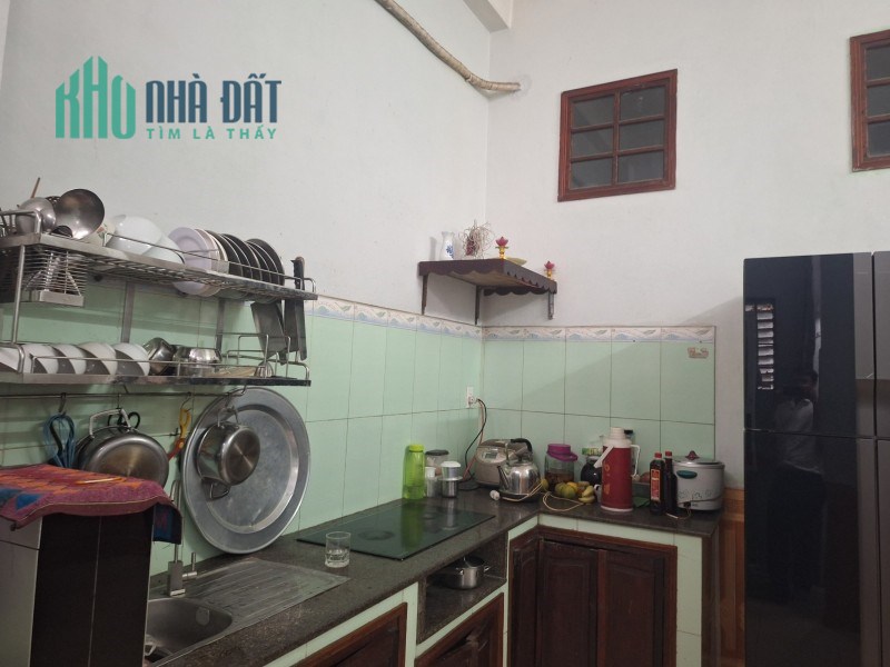 BÁN NHÀ Ở NGAY KHU A32 CỔNG 4 SÂN BAY GIÁ RẺ 2.8x TỶ