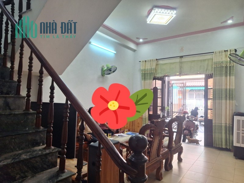 BÁN NHÀ Ở NGAY KHU A32 CỔNG 4 SÂN BAY GIÁ RẺ 2.8x TỶ