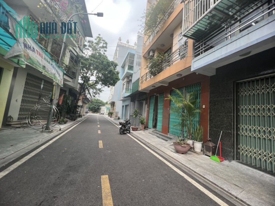 EM Ớ HẬU CÒN XÓT LẠI TRONG LÀNG BDS 
Diện tích 60 m mặt tiền 5 m nhà 3 tầng mới xây  giá 1.7 tỷ