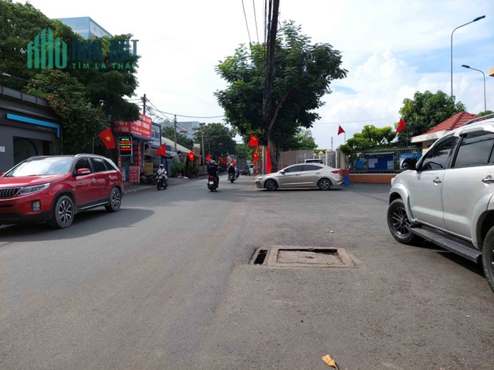 Bán Nhà Gần Ngã Tư Cầu Vượt Linh Xuân Thủ Đức 98m2_7x14m Chỉ Nhỉnh 3 Tỷ Tặng Nhà C4 Ở Ngay