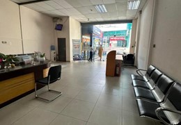 Nhà mặt tiền lê văn việt DT 500m cấp 4