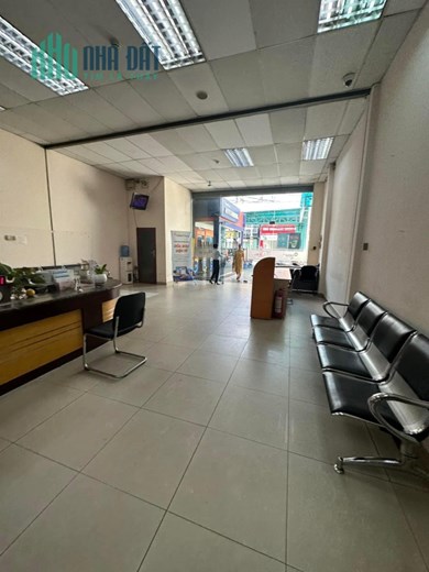 Nhà mặt tiền lê văn việt DT 500m cấp 4