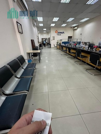 Nhà mặt tiền lê văn việt DT 500m cấp 4