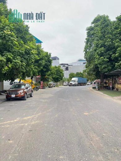 Bán đất Xuân Phương, mặt đường ô tô tránh nhau, thông thiên, kinh doanh sầm uất 35m2 - 2 tỉ nhỉnh.