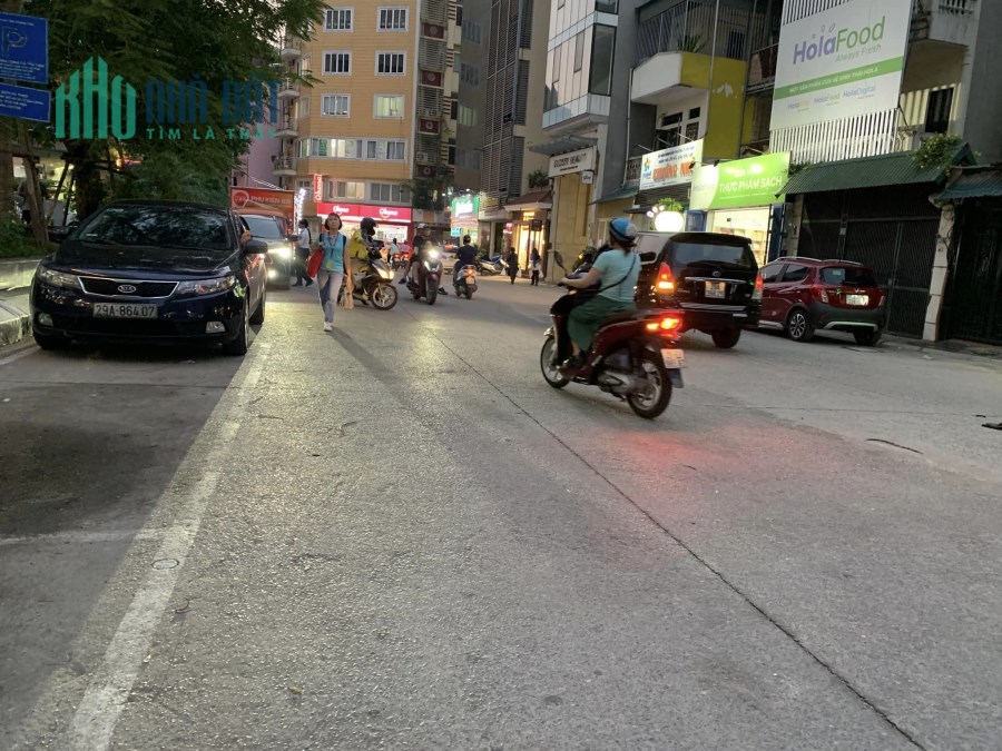 Bán nhà Hoàng Cầu (Thông Nguyễn Phúc Lai) 60m², 2 tầng, MT 5.7m, giá 9.9 tỷ Đống Đa Mua gọi O9 2628