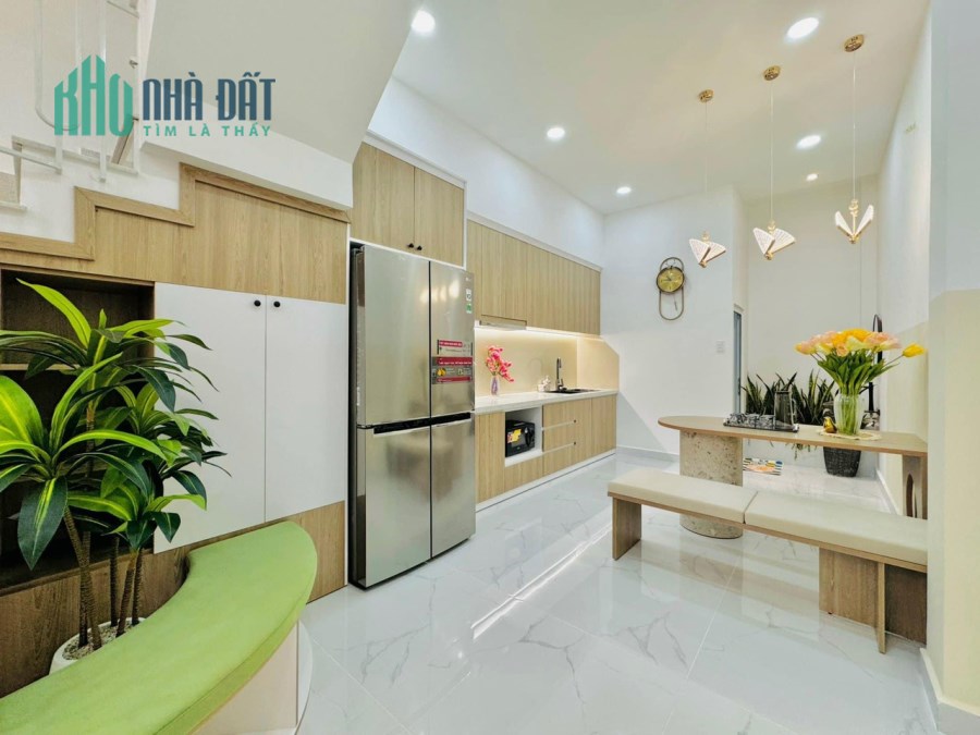 BÁN GẤP NHÀ THỊNH QUANG, 38m2x 2T, MT4.2m, Ô TÔ ĐỖ CỔNG, LÔ GÓC, KINH DOANH, CHỈ HƠN 2 TỶ