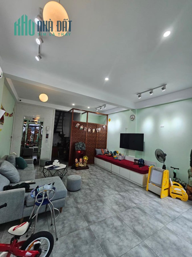 bán gấp căn nhà Tây Hồ - 5 tầng, phân lô, ô tô tránh - thang máy - sau tòa HDI