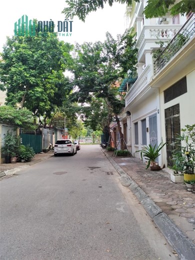 BÁN BIỆT THỰ SÀI ĐỒNG, 26 TỶ, VỊ TRÍ ĐẮC ĐỊA, VIEW CÔNG VIÊN