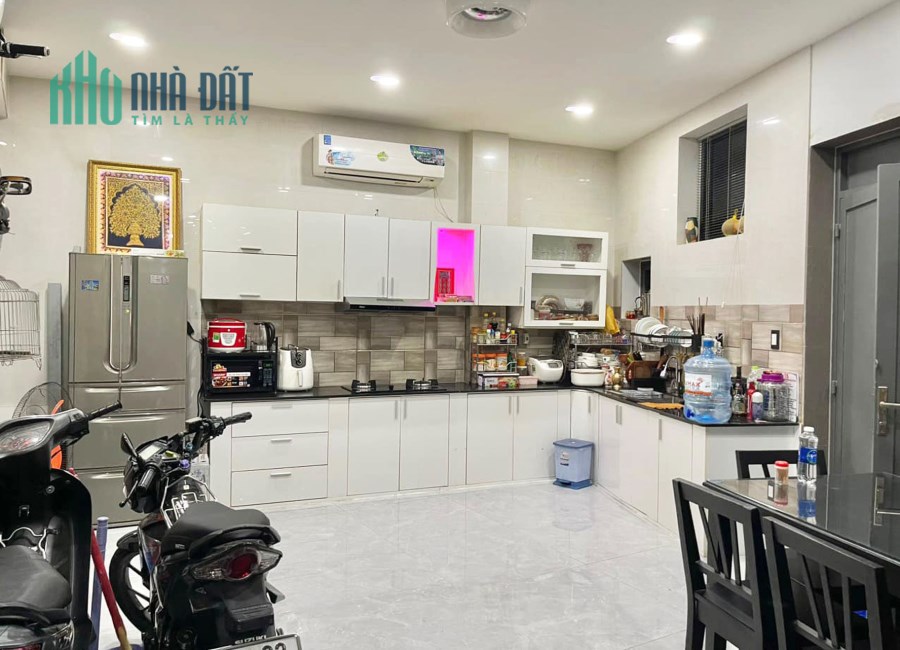 BIỆT THỰ MINI - XE HƠI NGỦ NHÀ -76m2 - SỔ NỞ HẬU - SÁT MT ĐƯỜNG NGUYÊN HỒNG.