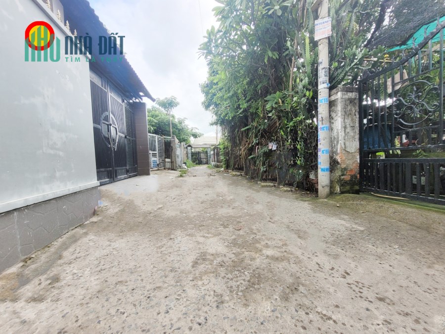 Bán nhà Linh Xuân, Thủ Đức, DT: 10mx22m, đường ôtô, giá hơn 4 tỷ.