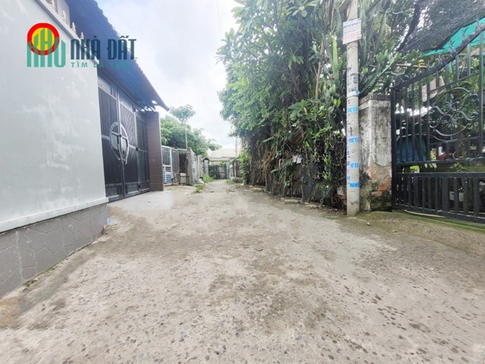 Bán nhà Linh Xuân, Thủ Đức, DT: 10mx22m, đường ôtô, giá hơn 4 tỷ.