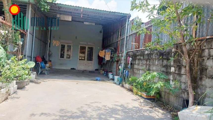 Bán nhà Linh Xuân, Thủ Đức, DT: 10mx22m, đường ôtô, giá hơn 4 tỷ.