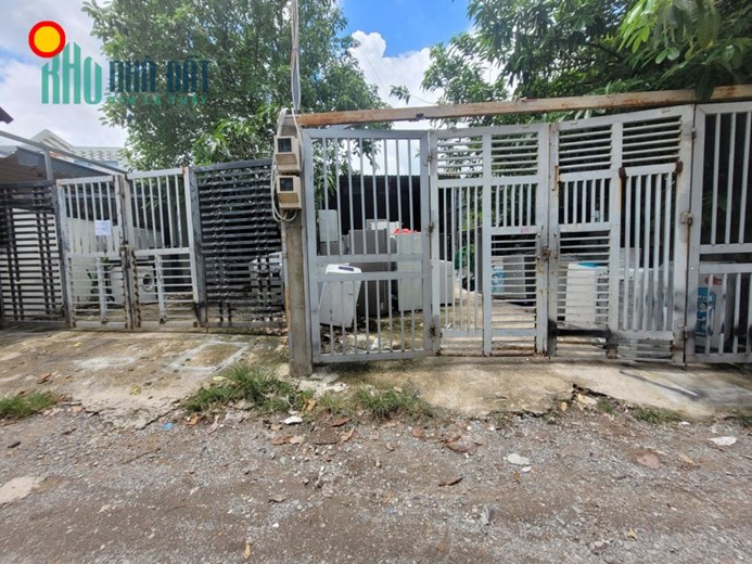 Bán nhà Linh Xuân, Thủ Đức, DT: 10mx22m, đường ôtô, giá hơn 4 tỷ.