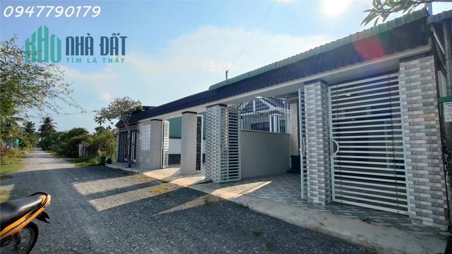 Nhà đẹp, giá hấp dẫn: 3 phòng ngủ sát đường Trường Chinh
