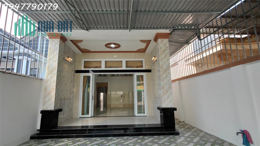Nhà đẹp, giá hấp dẫn: 3 phòng ngủ sát đường Trường Chinh
